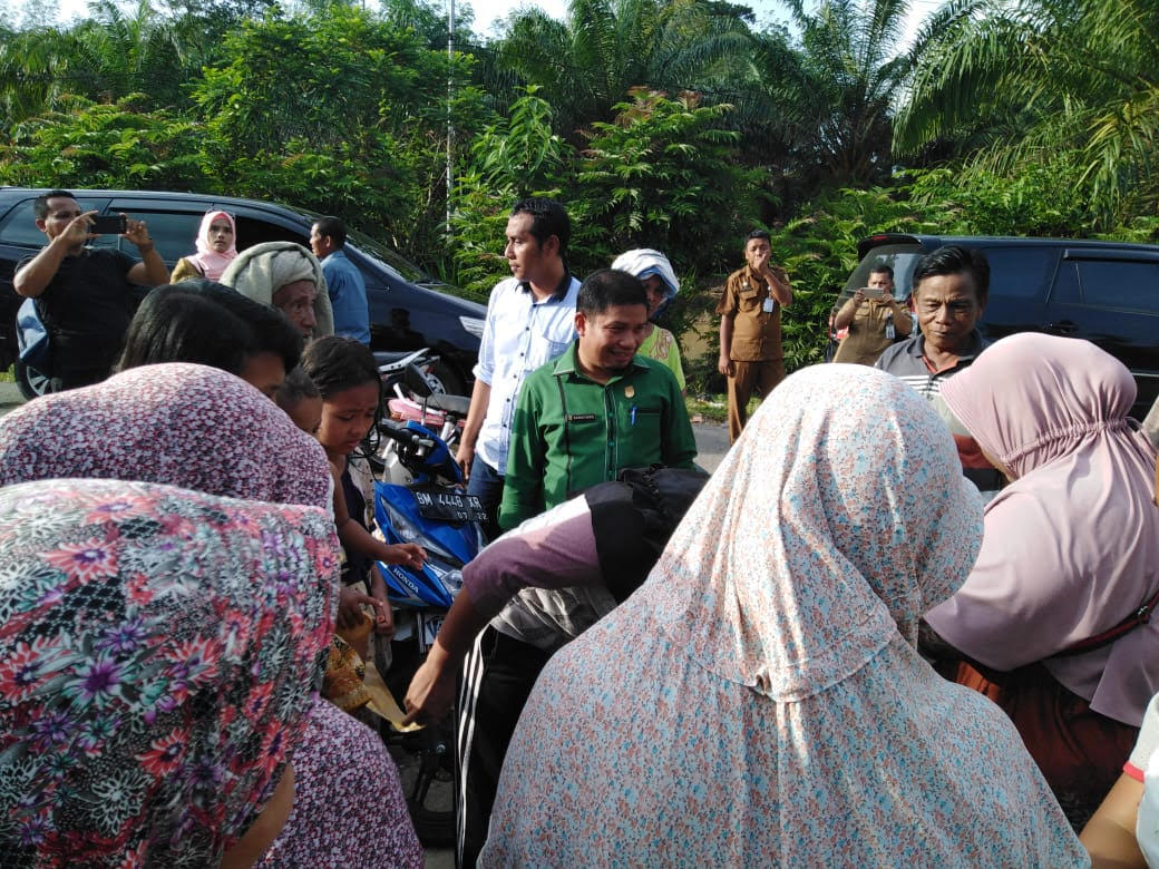 Kunjungi Korban Banjir Kuansing, Sardiyono Serahkan Bantuan Sembako dan Obat-Obatan