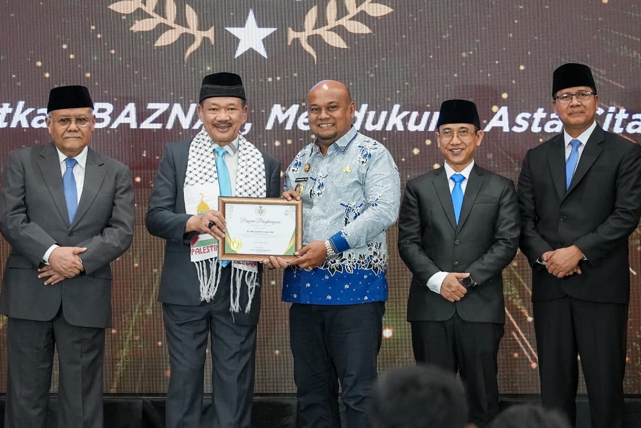 Bupati Afni Terima Penghargaan Baznas Awards 2025