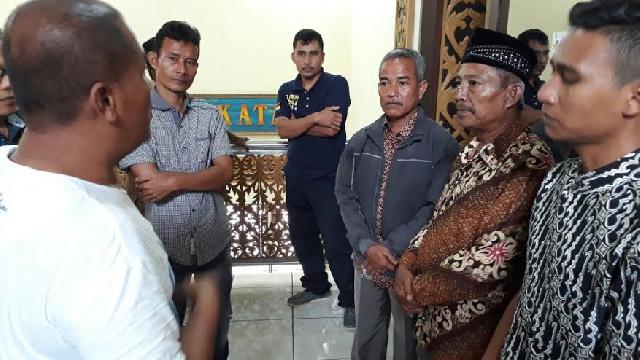 Datangi Wabup Pelalawan, Masyarakat Minta Normalisasi Sungai Napuh Tidak Dihentikan