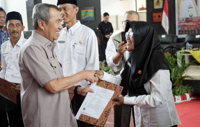Penyerahan SK PPPK Guru di Riau Tuntas