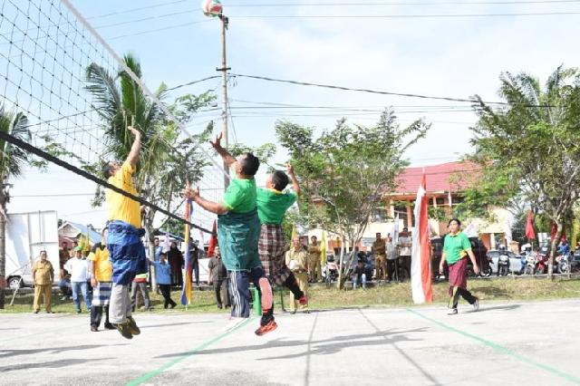 Turnamen Bola Voli Kain Sarung Meriahkan HUT Kampar