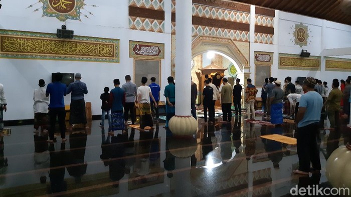 Tarawih Malam Ini Masjid Sepi, Warga: Sedih, Enggak Bisa Berkata-kata