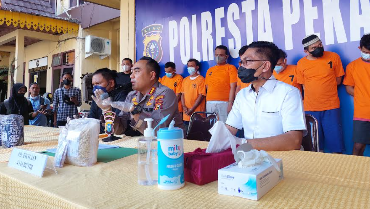 Polisi Sita Empat Ribu Butir Ektasi dari Lima Tersangka di Pekanbaru