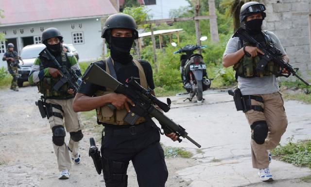 Densus 88 Sisir Ulang  Lokasi Penembakan Terduga Teroris di Kediri