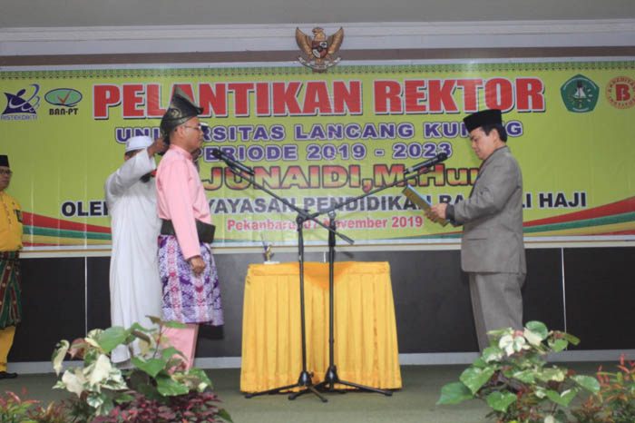 Di Depan Wakil Gubernur Riau, Doktor Junaidi Dilantik Jadi Rektor Universitas Lancang Kuning