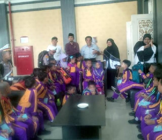 Puluhan Siswa SD 004 Sambangi Kantor DPRD Pelalawan