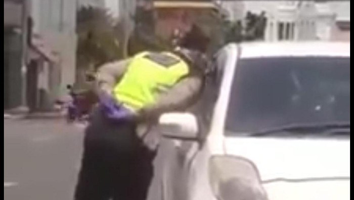 Dimutasi, Oknum Polantas Ini Terbukti Ludahi Sopir yang Disetopnya di Medan