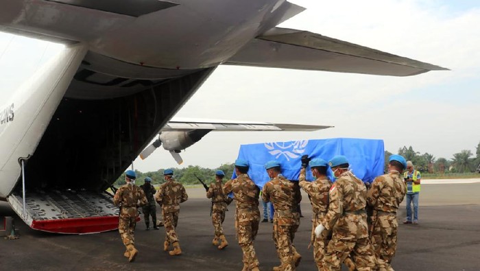 Jenazah Prajurit TNI yang Gugur di Kongo Tiba di Tanah Air Malam Ini