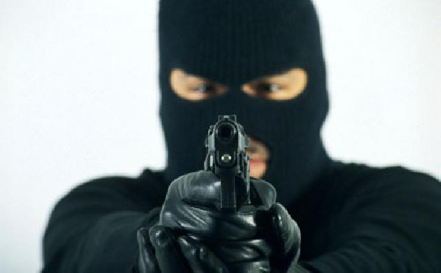 Rp100 Juta Raib, Perut Ditembak