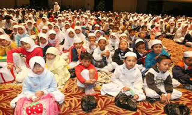 Buka Bersama Anak Yatim dan Warga