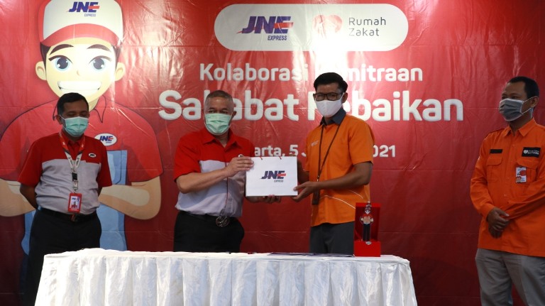 Kolaborasi dengan Rumah Zakat, Bayar ZISWAF Kini bisa di JNE