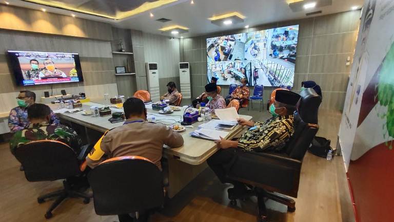 Video Conference Bersama Gubri, Bupati Alfedri Laporkan Update Kebijakan Penanganan Covid-19 di Siak