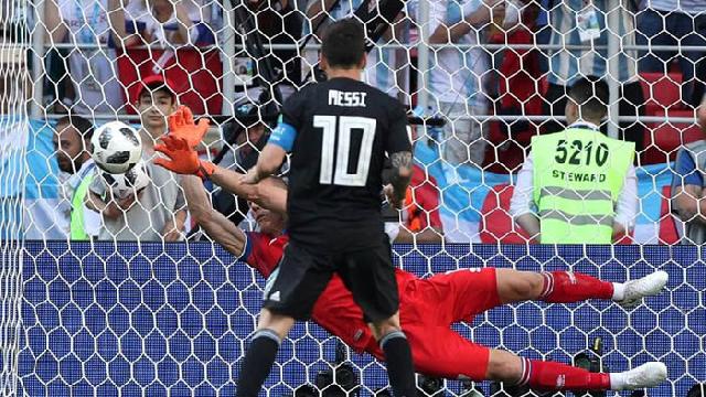 Messi Gagal Penalti, Argentina Diimbangi Islandia 1-1