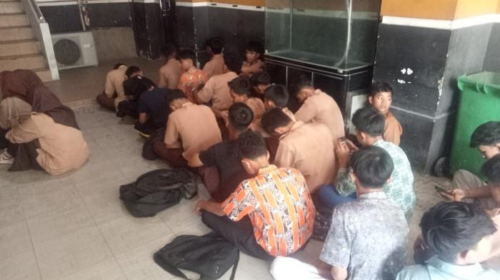 Puluhan Pelajar Terjaring Razia Satpol PP Pekanbaru, Kedapatan Nongkrong di Warnet