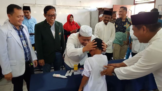 Ditaja Remaja Masjid Darul Ulum Selatpanjang, Bupati Hadiri Sunat Massal dan Santuni Kaum Dhuafa