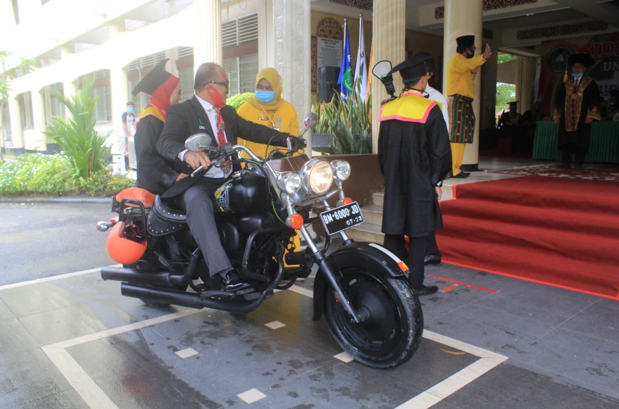 Pertama di Riau, Unilak Gelar Wisuda Secara Drive Thru