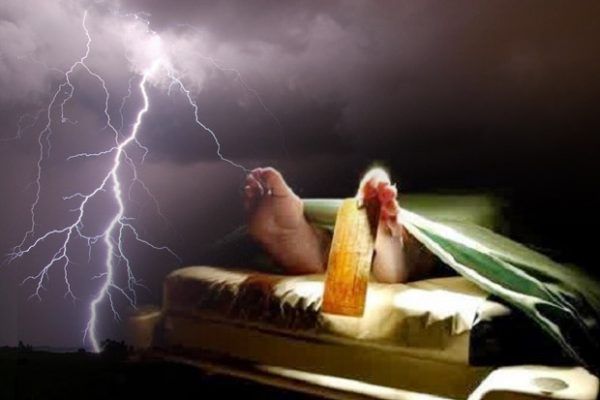 Tunggu Mobil Sedang Diperbaiki, Dua Warga Siak Tewas Disambar Petir