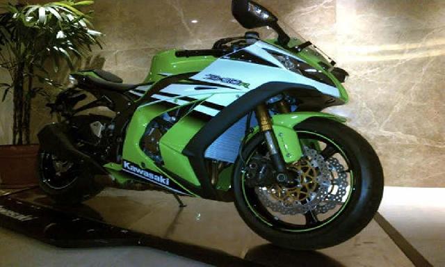 Kawasaki Luncurkan Ninja ZX10R dan Ninja 300