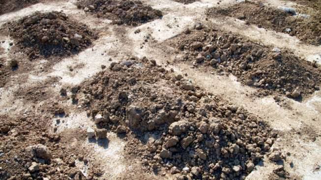 Gali Kuburan Massal di Izium, Ukraina Temukan Mayat Tentara dan Warga Sipil