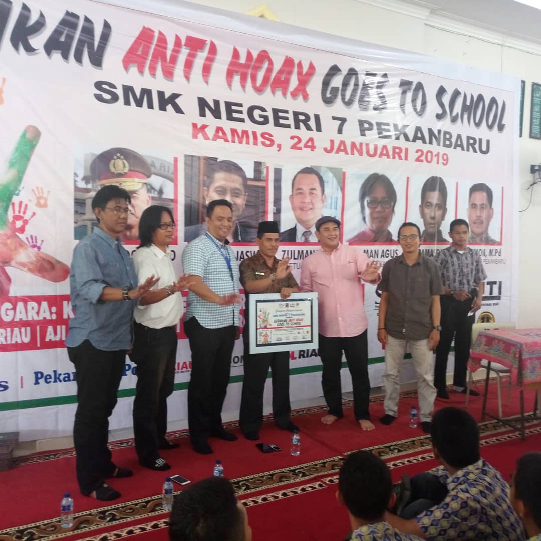 Konstituen Dewan Pers dan Polda Narasumber Gerakan Anti Hoax di SMK 7 Pekanbaru
