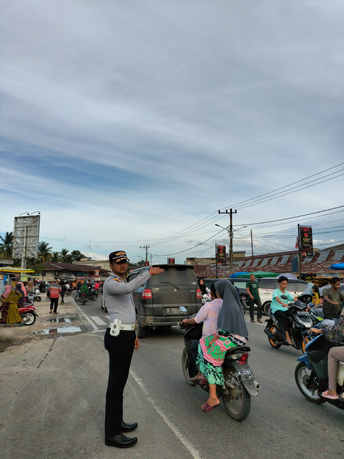 Dishub Kampar Siagakan Personel Urai Kemacetan di Pasar Ramadhan