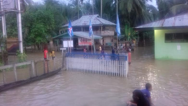 Bulog Beri Bantuan Beras kepada Korban Banjir di Riau