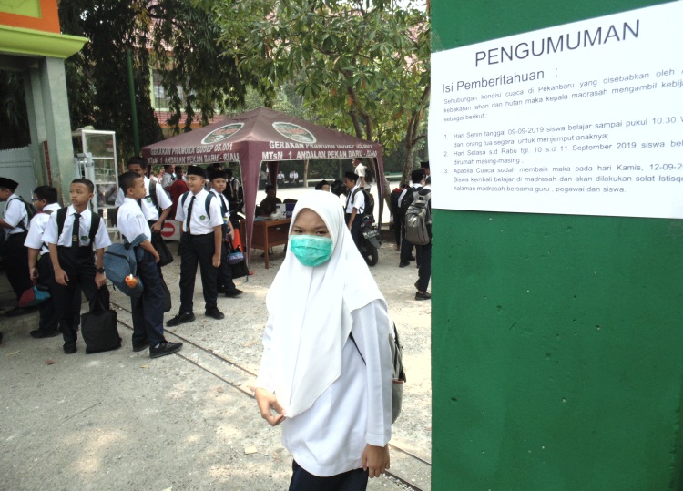 Terpapar Kabut Asap, Guru dan Murid Abdurrab Islamic School Dilarikan ke Rumah Sakit