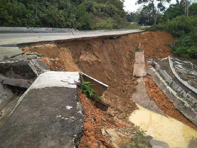 Jalan Lintas Riau - Sumbar di Kuansing Terancam Putus