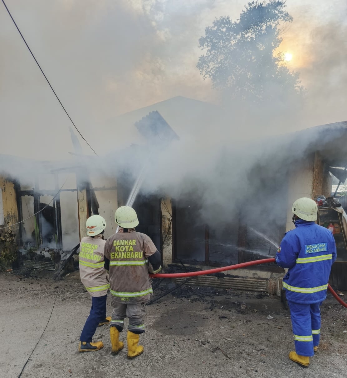 4 Unit Rumah di Tangkerang Tengah Terbakar, Termasuk 6 Unit Motor
