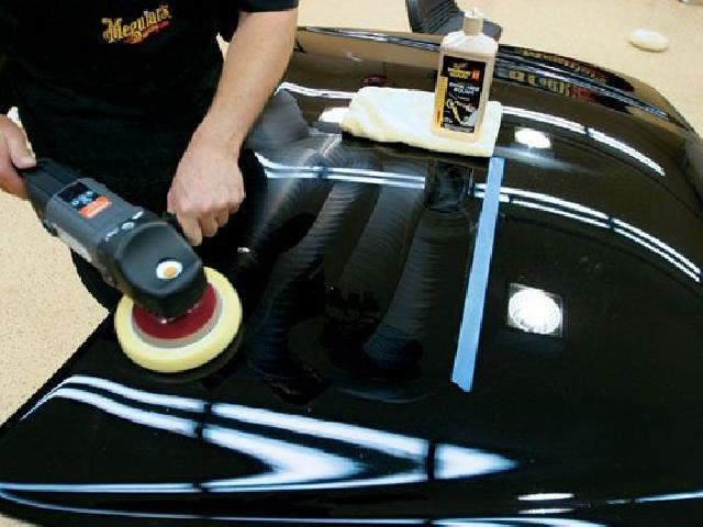 Begini Cara yang Benar Kalau Mau Poles Mobil Sendiri