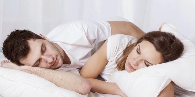 Benarkah Tidur Tidak Nyenyak Karena Kurang Perhatian Pasangan?