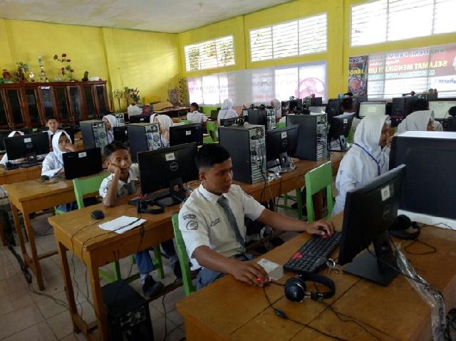 Seratusan Sekolah di Sumatera Barat Masih UN dengan Kertas Pensil