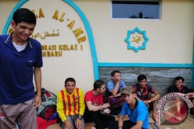 Polres Pesisir Selatan Tangkap 24 Imigran Bangladesh