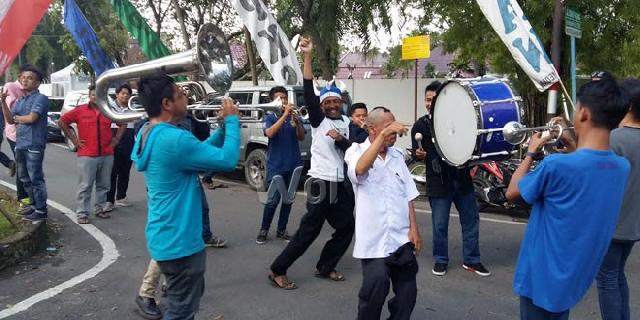 Arak-arakan Sambut Kemenangan Eldin-Akhyar