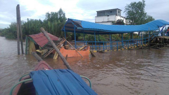 Diduga Dihantam Badai, Pelabuhan Pelangiran Rusak Parah