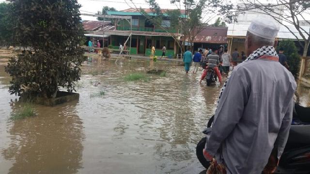 Banjir Rob di Kuala Kampar Tak Ganggu Pelayanan dan KBM
