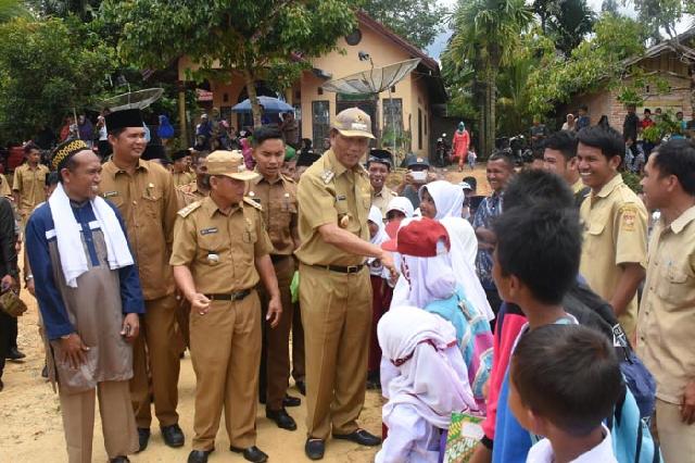 Kunker di Daerah Perbatasan dengan Sumbar, Ini yang Dilakukan Bupati Kampar