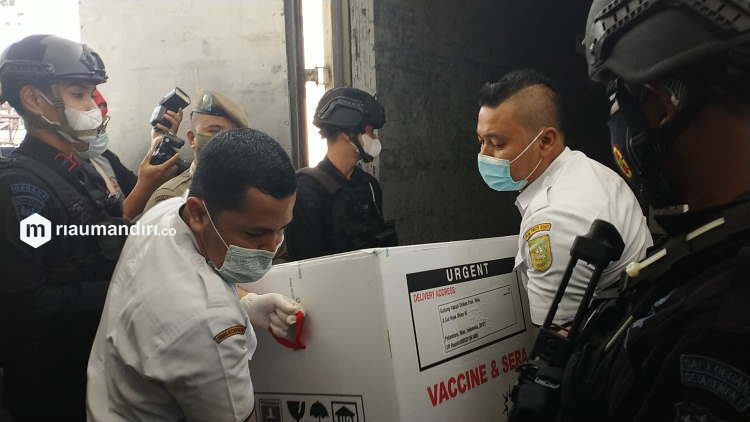 Pendisitribusian Vaksin Covid-19 ke Kabupaten/Kota di Riau Tunggu BPOM