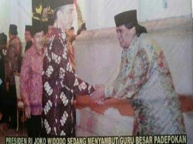 Beredar Foto Jokowi Salaman dengan Dimas Kanjeng