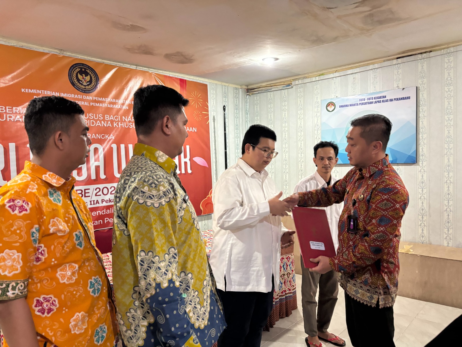 13 Warga Binaan Lapas Kelas II Pekanbaru Terima Remisi Waisak 2569 BE: tak Ada yang Bebas