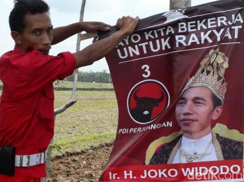 Pemasang Poster 'Raja Jokowi' Masih Misterius