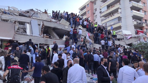 Kesaksian Warga Lihat Detik-Detik Bangunan Hancur Saat Gempa Dahsyat di Turki