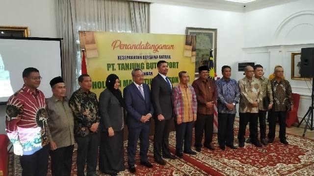 Gubernur Riau Akan Tindak Lanjuti Pembangunan Kota Kembar dengan Malaysia