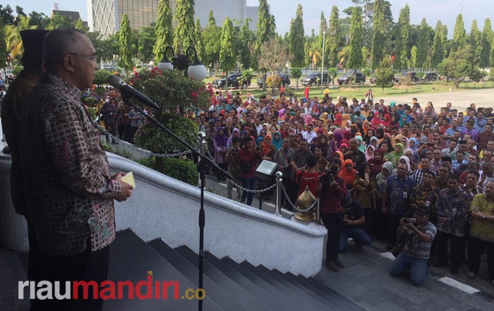 Gubri Andi Rachman Teteskan Air Mata Saat Perpisahan, Kembali Berjuang untuk Riau di Senayan 