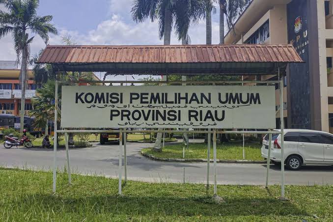 KPU Riau Verfak Syarat Dukungan 25 Bacalon DPD Dapil Riau