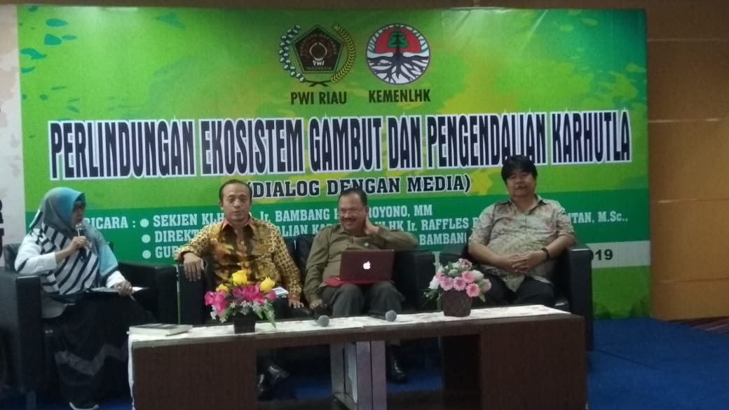 Ratusan Wartawan Diskusikan Gambut dan Karhutla di Acara Ngopi PWI Riau