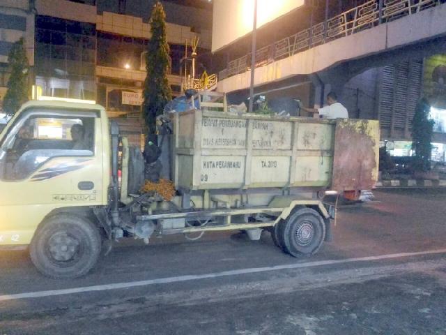 Dewan Risau, Pemko Tak Mampu Tertibkan Truk Tonase Besar Lintasi Jalan Kota