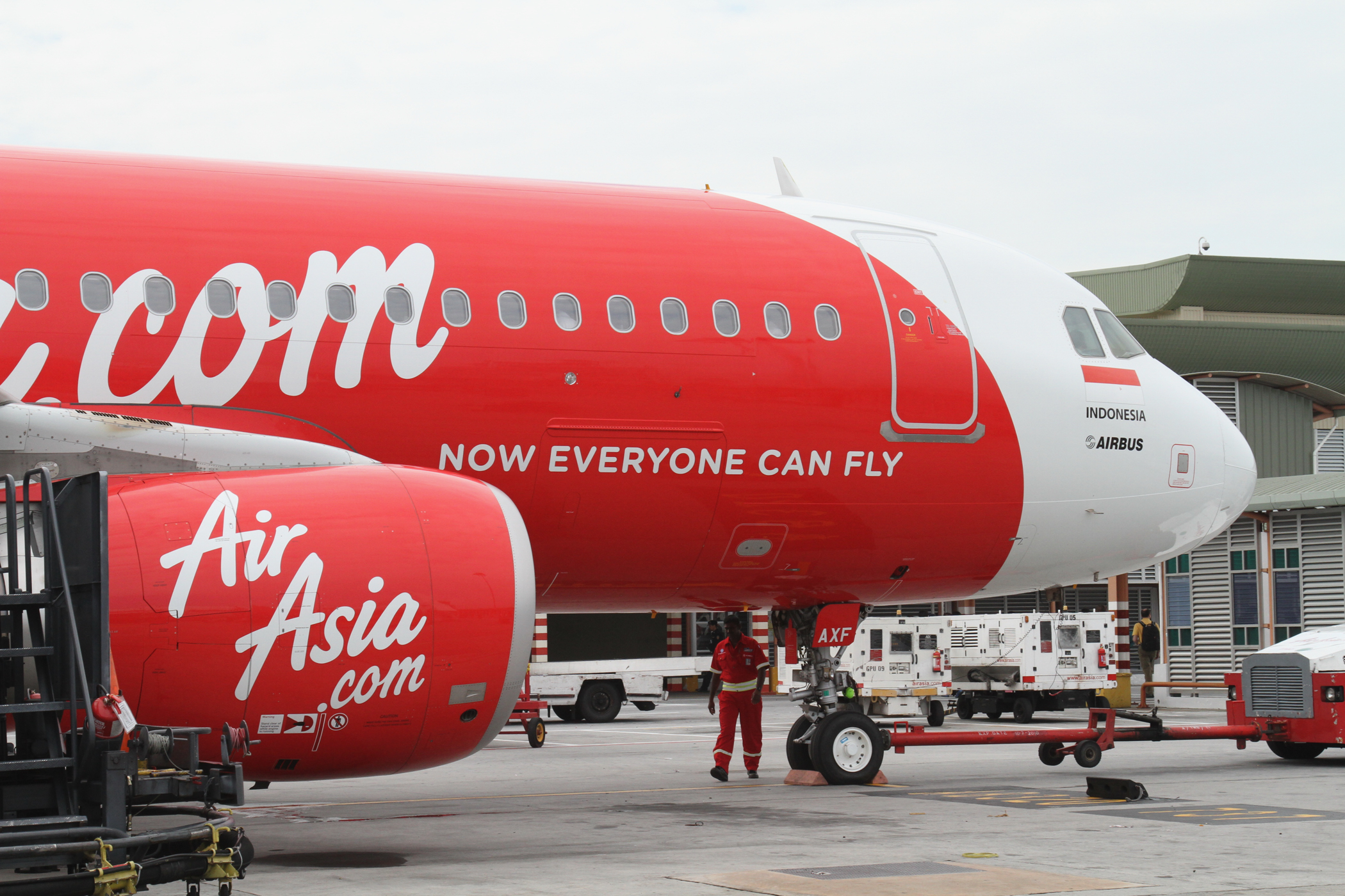 Diamuk Penumpang di Bandara Soetta, Manajemen AirAsia Sebut Ada Kendala Teknis