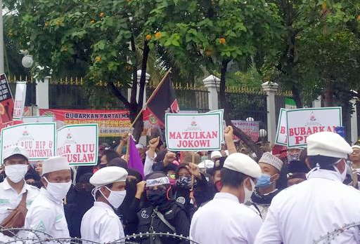 Demo PA 212 Cs di DPR Tuntut Pemakzulan Jokowi dan Pembubaran PDIP