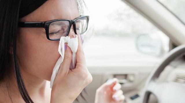 Kenapa Membaca di Mobil Bisa Bikin Mabuk?